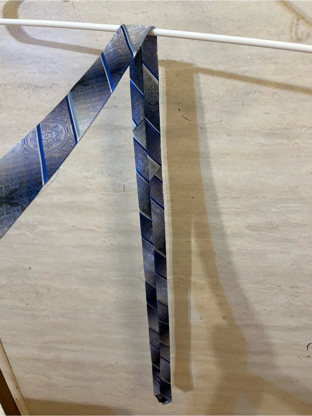 NWT- Van Heusen BIG MEDALLION STRIPE 100% Silk